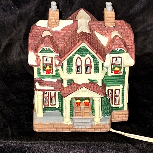 Vintage Porcelain Christmas Village House~Lights Up~Snow~Holiday - Picture 1 of 8